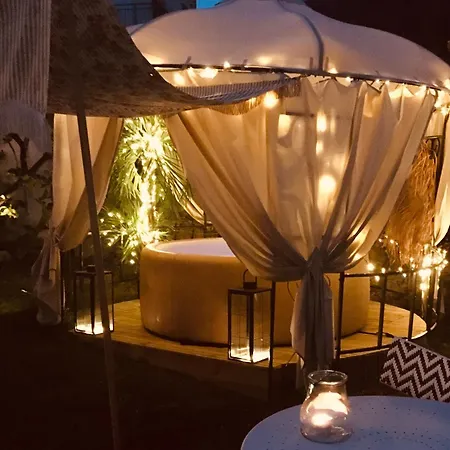 Hey Cherie ! De Luxe Jacuzzi Sea View فندق مبيت وإفطار 3*