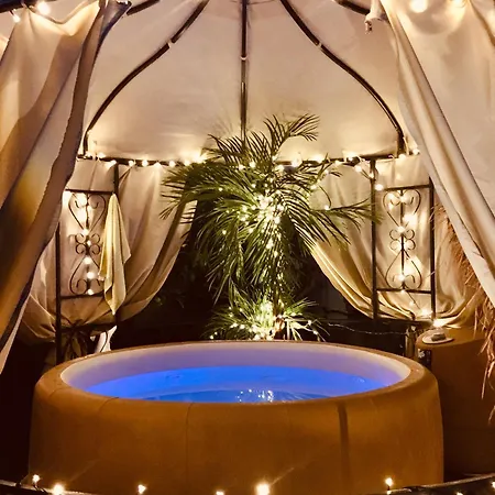 Hey Cherie ! De Luxe Jacuzzi Sea View فندق مبيت وإفطار 3*
